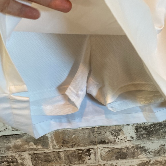 Adidas skort. Size L. White. Pockets. Shorts underneath. - Picture 6 of 15